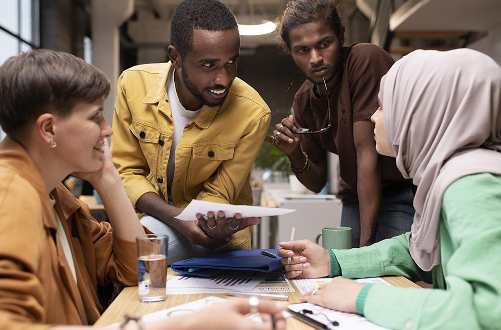 Analyse des programmes gouvernementaux en emploi pour les jeunes issus des minorités ethnoculturelles